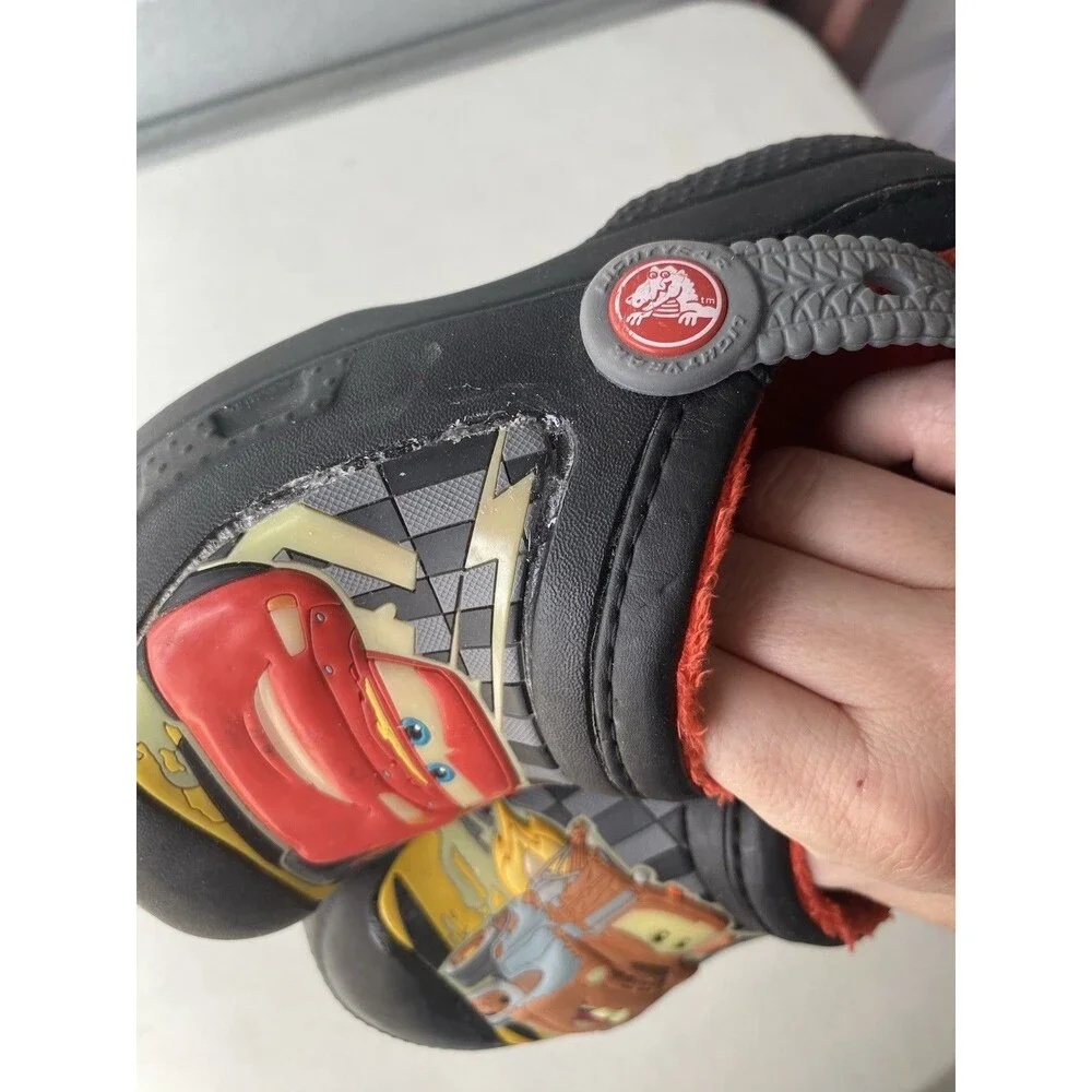ASICS, Crocs this pre